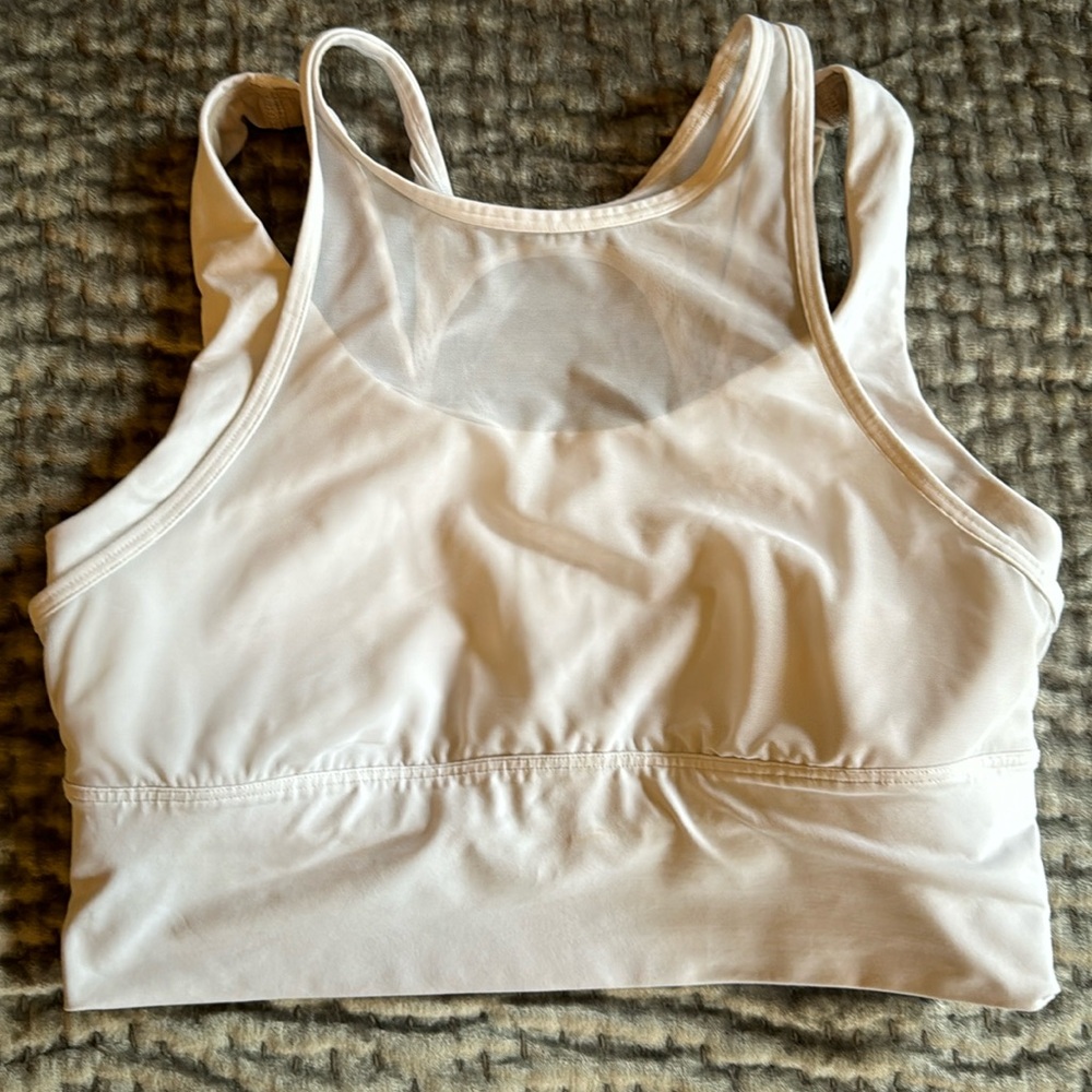 White Lululemon mesh overlay sports bra 🧘🏻‍♀️
